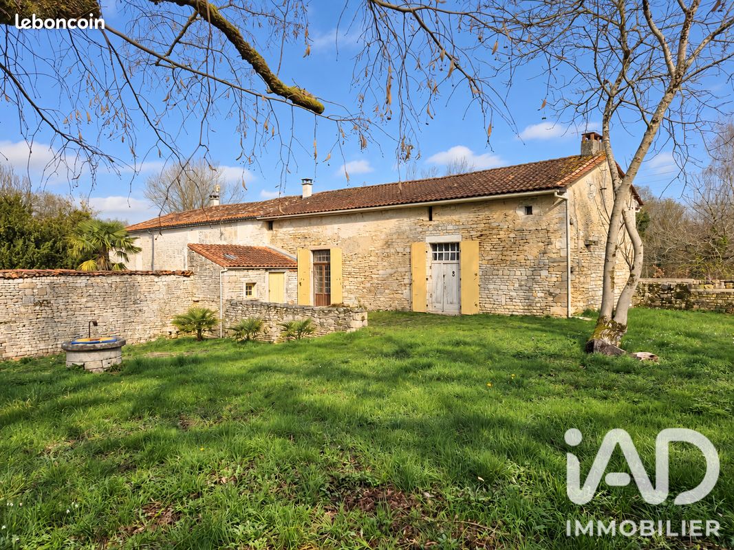 Maison 5 pièces 168 m² · à Mouton · 168 m² · 74 000 €