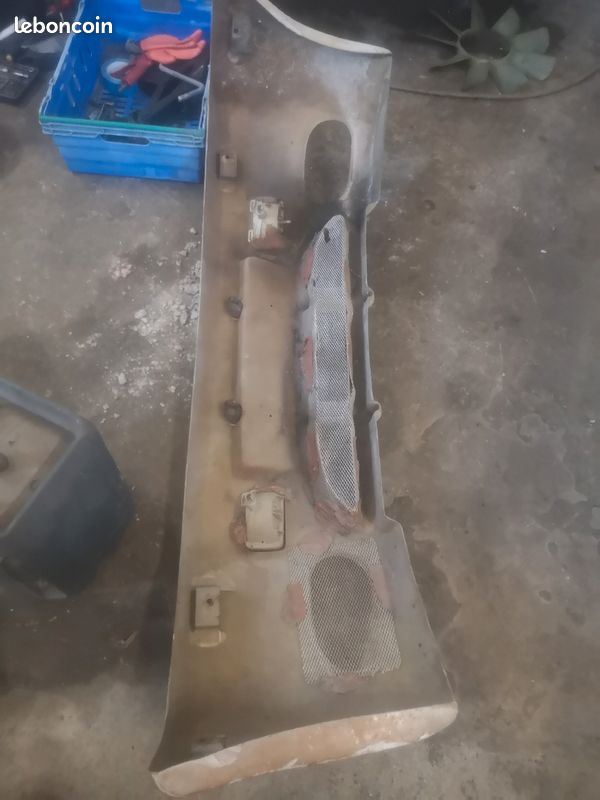 Pare choc arrière 205 Peugeot (image 3)