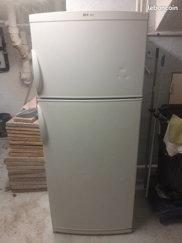 Frigo avec congélateur à vendre (image 1)