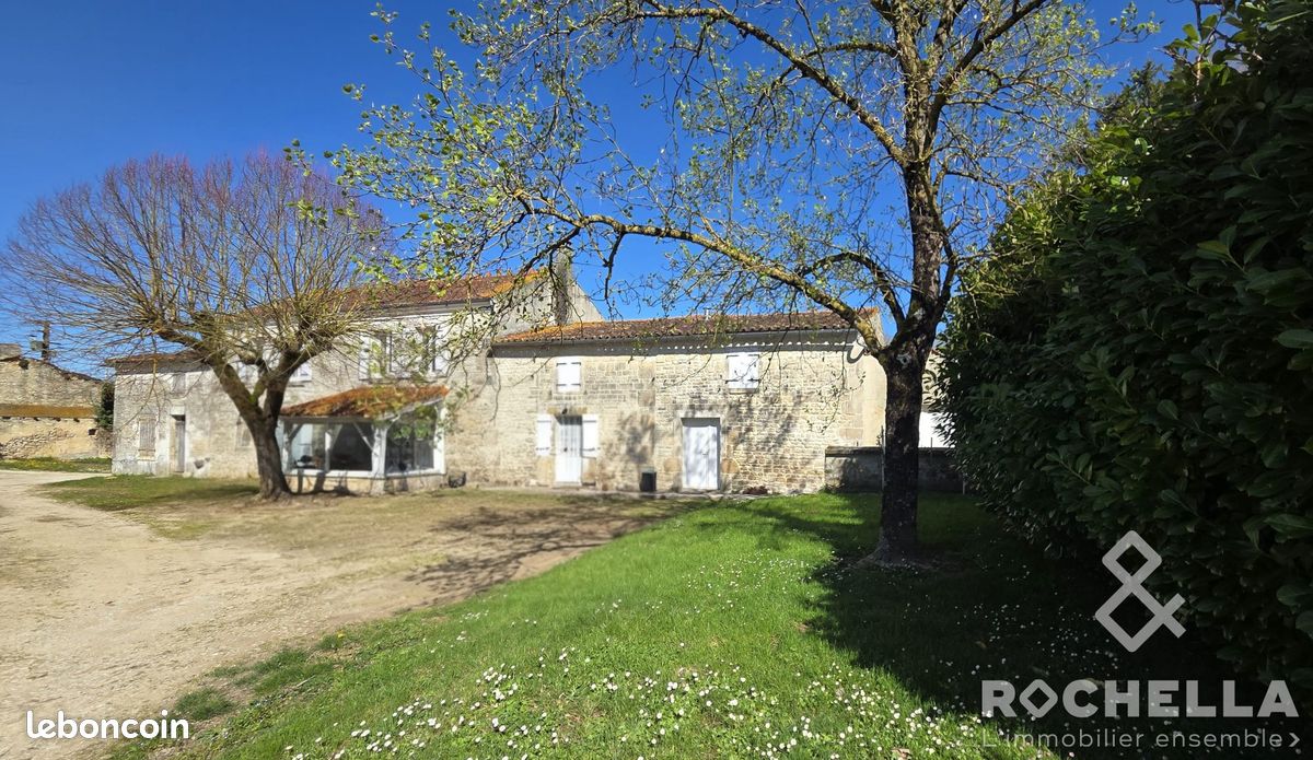 Maison 8 pièces 190 m² · à Paillé · 190 m² · 139 100 €