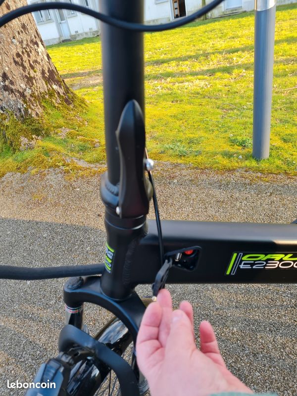 Vélo orus E2300 électrique et pliant NEUF, un porte bagage, 2 sacoches et pompe (image 8)
