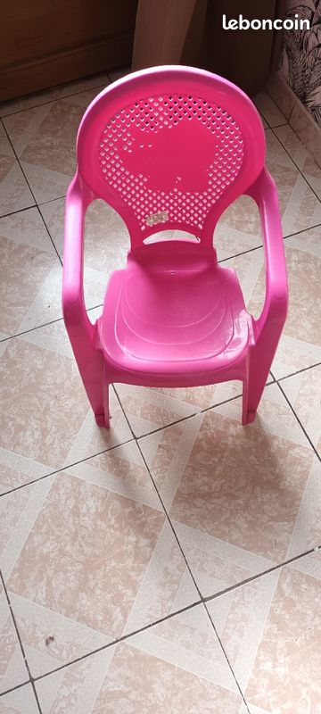 Petite chaise rose pour fille (image 2)