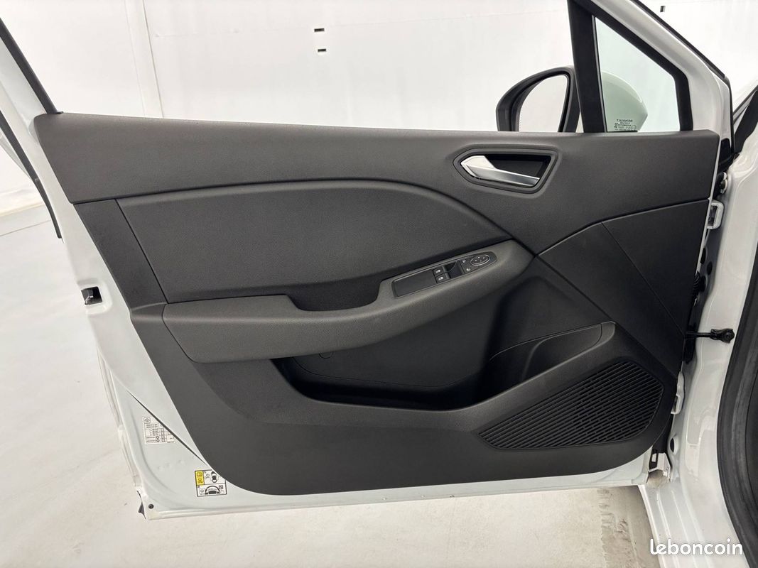 RENAULT Clio TCe 90 - 21 Business (image 11)