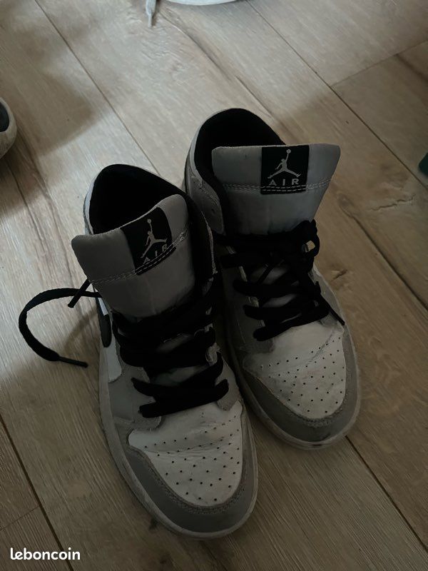 Jordan Nike taille 34 (image 3)
