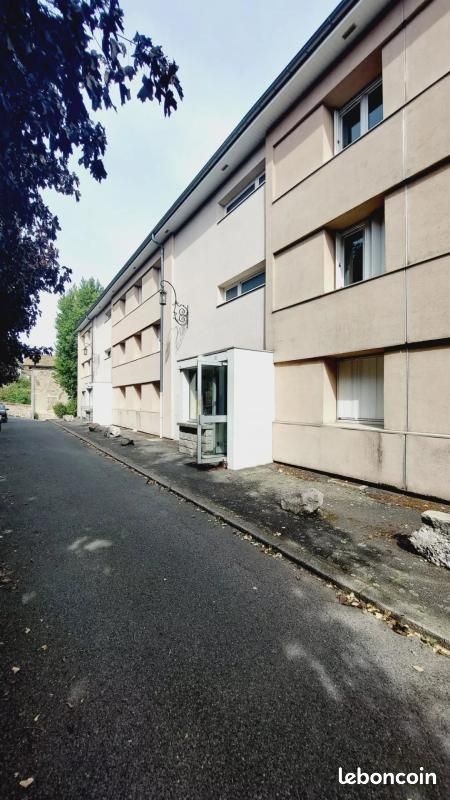 Appartement 2 pièces 43 m² · à Saint-Bonnet-le-Château · 43 m² · 310 €/mois