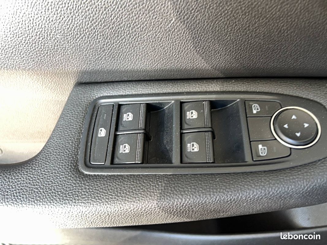 RENAULT Clio Blue dCi 100 Evolution (image 19)