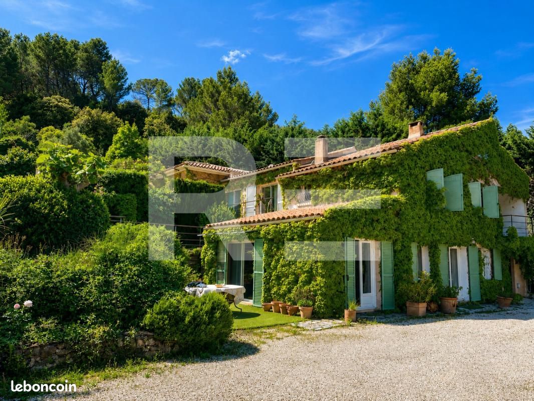 Propriété 7 pièces 202 m² (image 1)