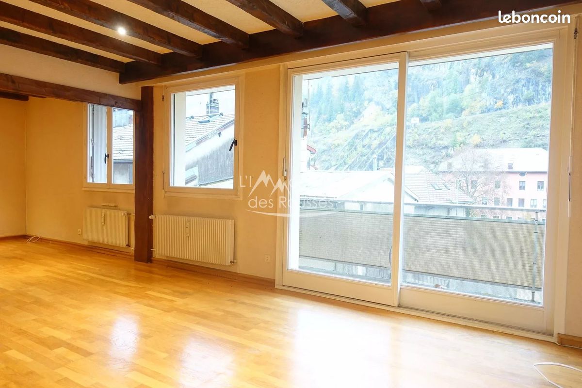Appartement 3 pièces 81 m² · à Hauts de Bienne · 81 m² · 990 €