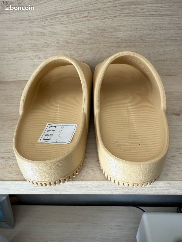 Claquettes Nike Calm Slide Taille 35,5 (Neuf) Chaussures