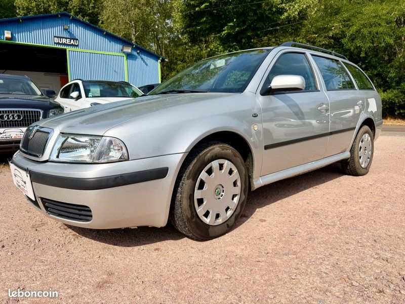 Skoda octavia combi 1.9l tdi 100cv finition tour 366.200kms 07/2001 clim fermeture centralisée direction assistée (image 1)