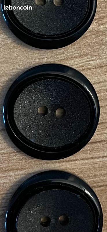 Lot De 22 Boutons Noirs épais 4 Trous - Diamètre 1,7 Cm Pour Couture Et Customisation