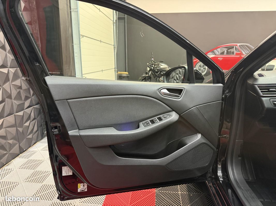 RENAULT CLIO 5 INTENS EDITION ONE 1.0l 100CH CAMERA 360 SIEGES ET VOLANT CHAUFFANTS CARPLAY BOSE GTIE 12 MOIS (image 11)