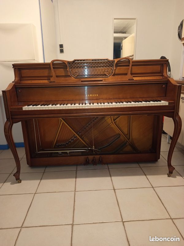 Piano Yamaha M2H (image 2)