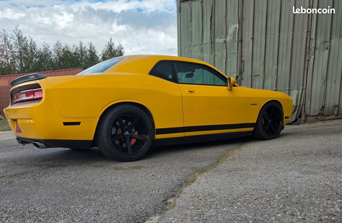 Dodge Challenger SRT8 (image 12)
