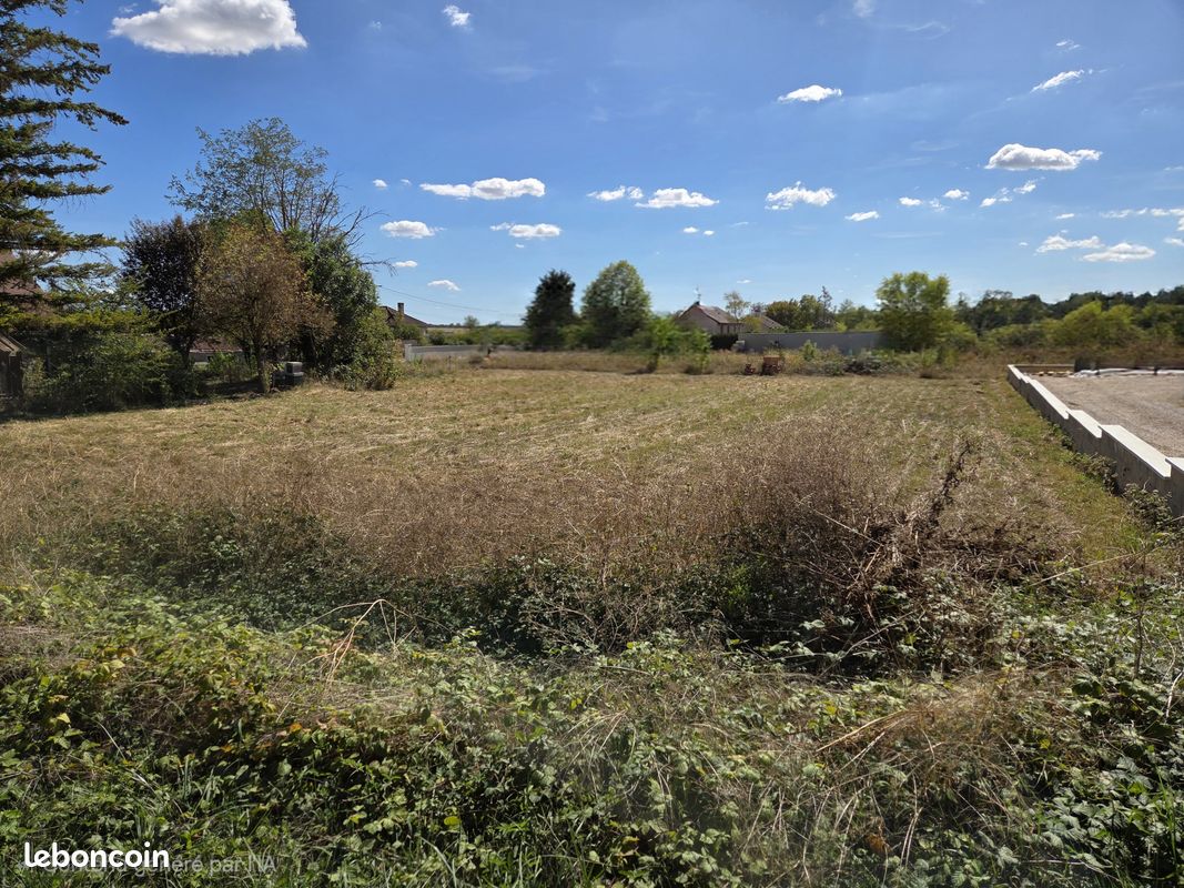 Terrain 1659 m² · à Broindon · 1 659 m² · 159 000 €