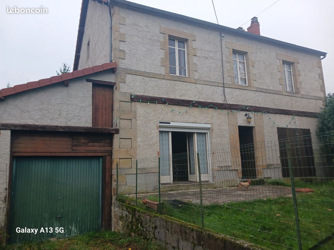 Maison 9 pièces 180 m² · à Gouttières · 180 m² · 50 000 €