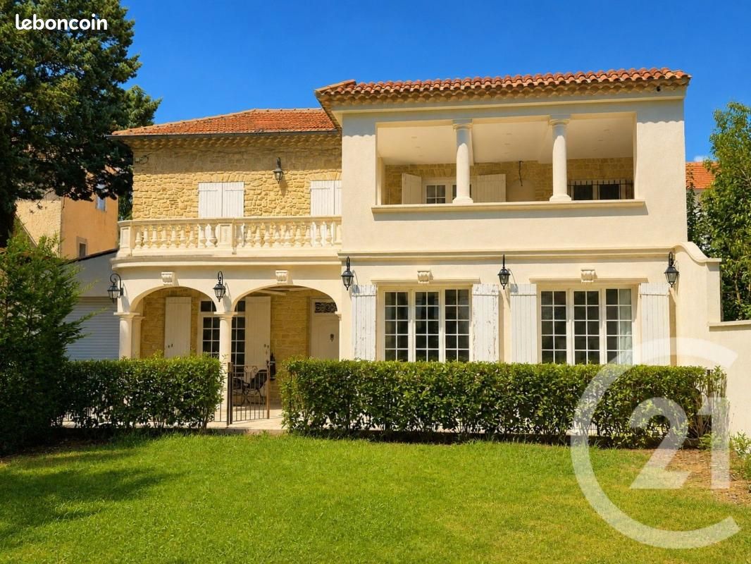 Maison 10 pièces 220 m² · à Carpentras · 220 m² · 449 000 €