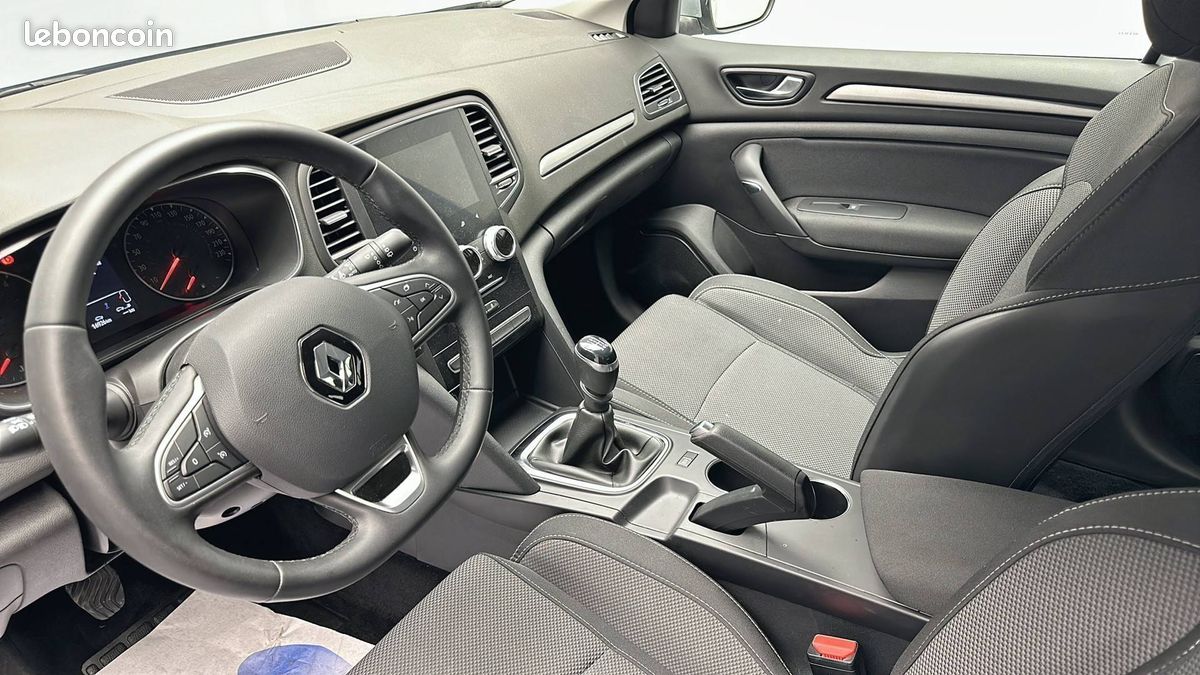 Renault megane iv berline blue dci 115 evolution (image 15)