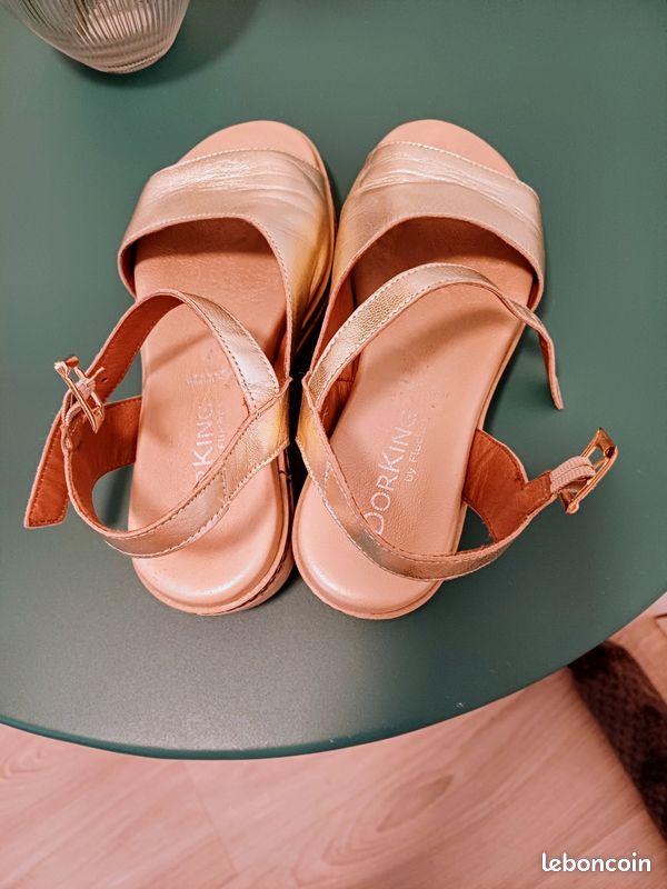 Claquettes En Cuir Femme – Marron – Taille 36 – Style Mocassin Plat – NEUVES Sans Boîte