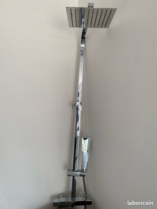 Colonne de douche thermostatique (image 1)
