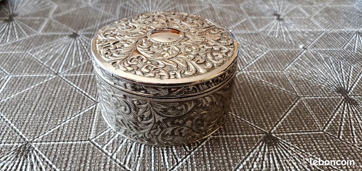 Coffret ancien en métal argenté (image 4)