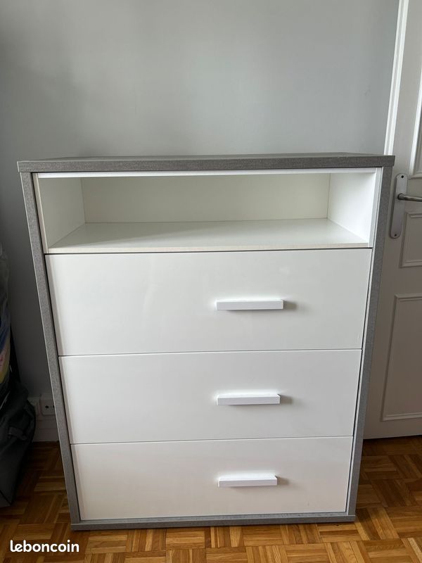 Commode (image 1)
