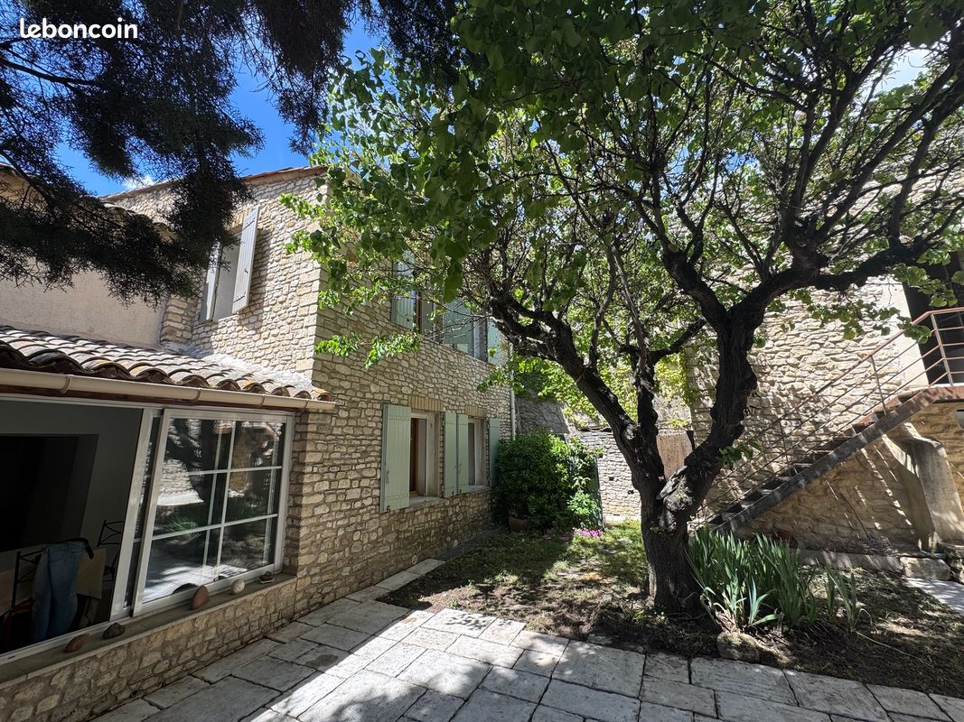 Maison 7 pièces 165 m² · à Gordes · 165 m² · 573 000 €