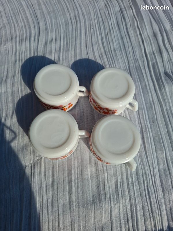 4 PETITES TASSES à CAFÉ ARCOPAL FLEURS ORANGE SCANIA VINTAGE