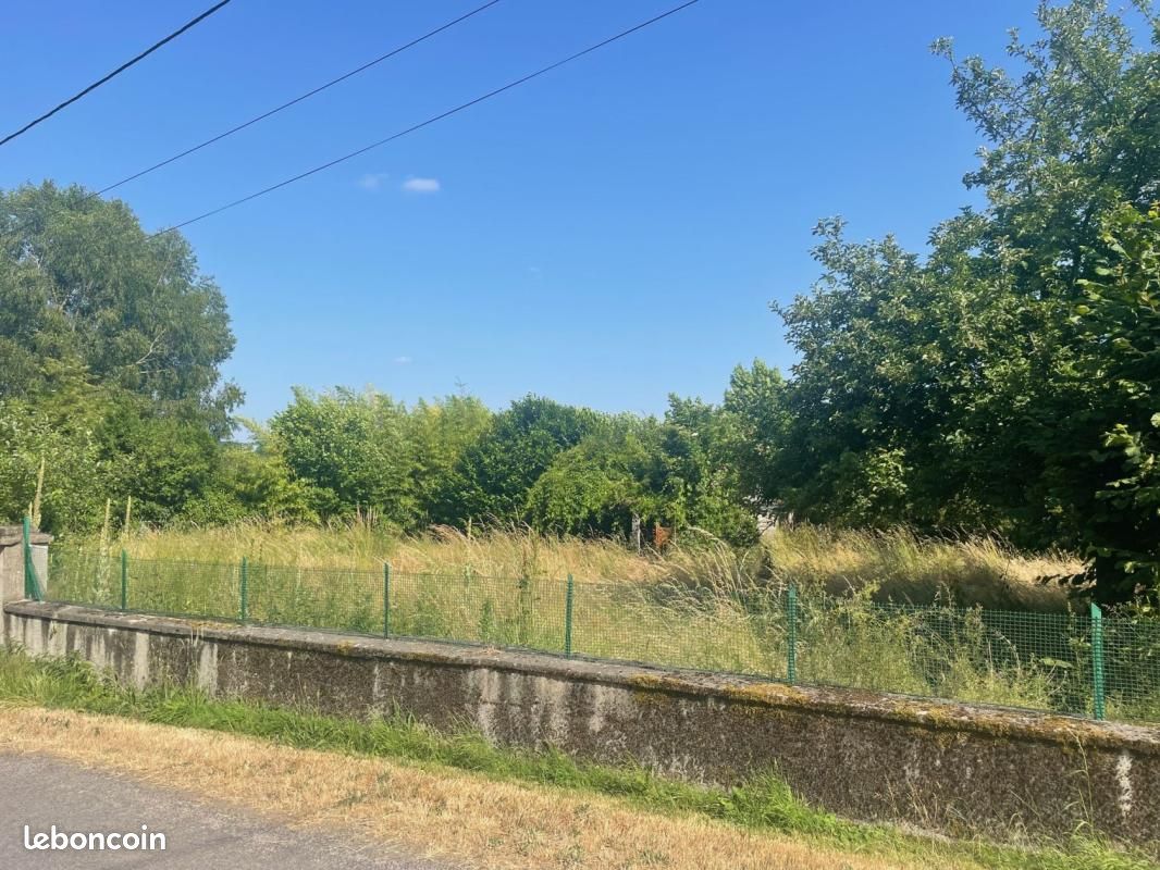 Terrain 1 005 m² Glenat · à Glénat · 19 000 €