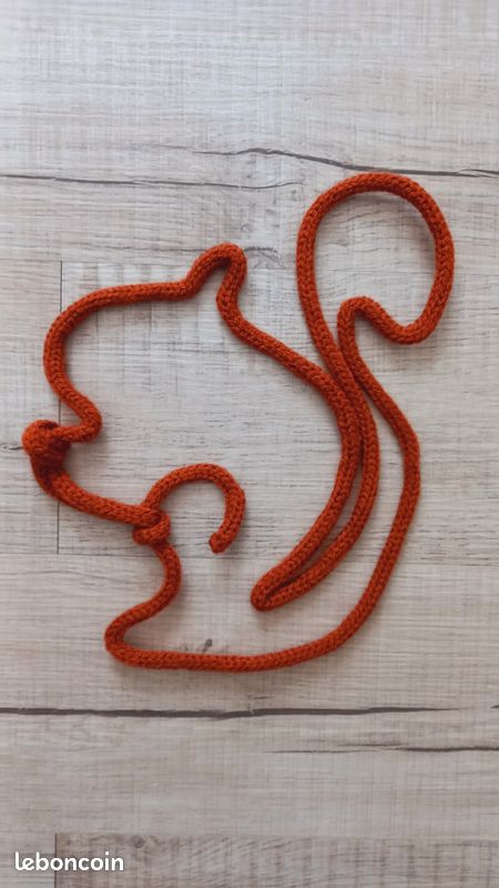 Décoration murale écureuil roux fil tricotin 🐿 (image 2)