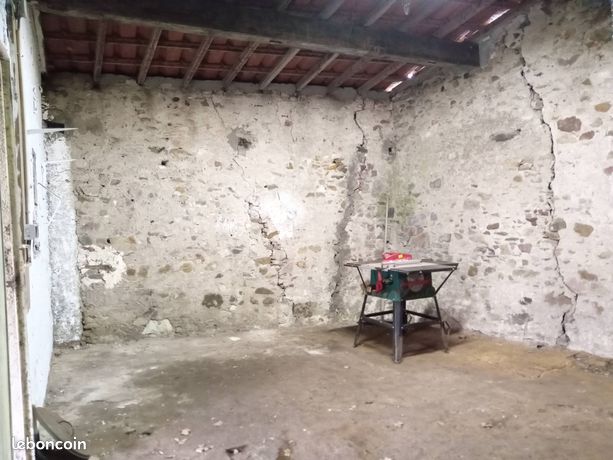 Box, garde meuble, cave, garage moto de 11 m² à louer