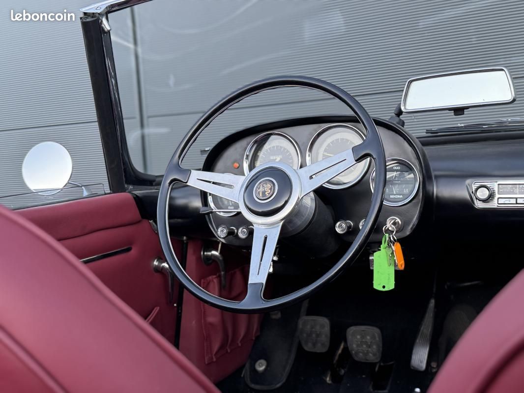 Alfa Romeo 2000 SPIDER TOURING TRÈS BEL ÉTAT 3500 KMS (image 20)