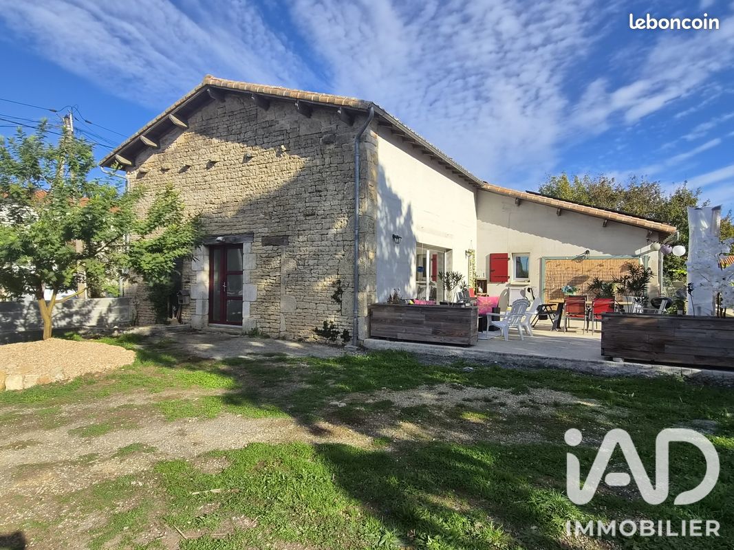Maison 6 pièces 121 m² · à Melle · 121 m² · 210 000 €