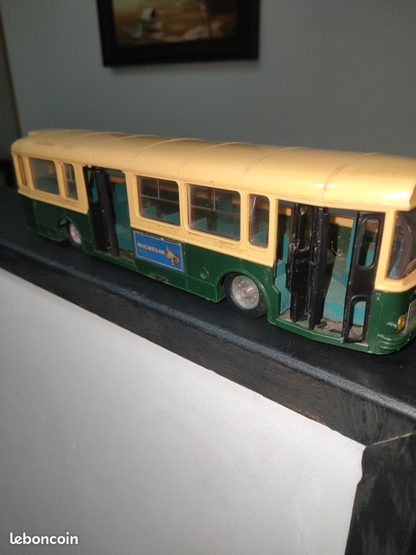 NOREV ref 98 - Autobus Saviem SC 10 U - 1/43 plastique ancien