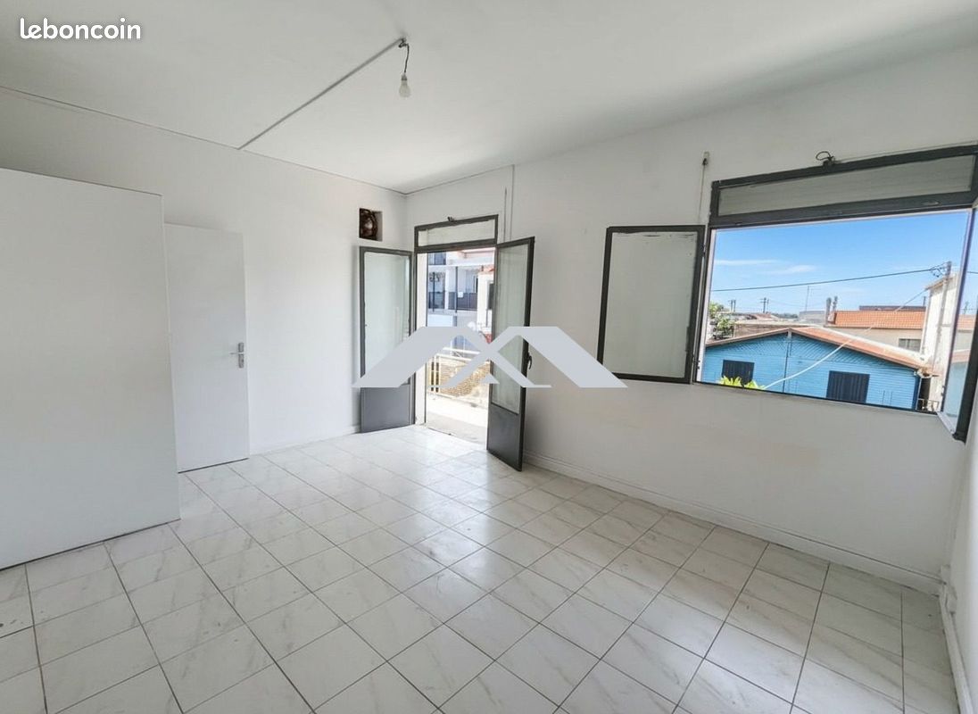 Immeuble 150 m² · à Saint-Louis · 150 m² · 255 000 €