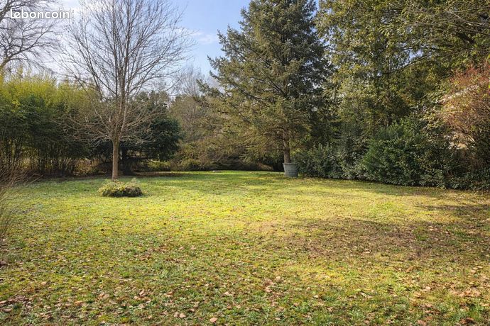 Terrain 650 m² Camarsac