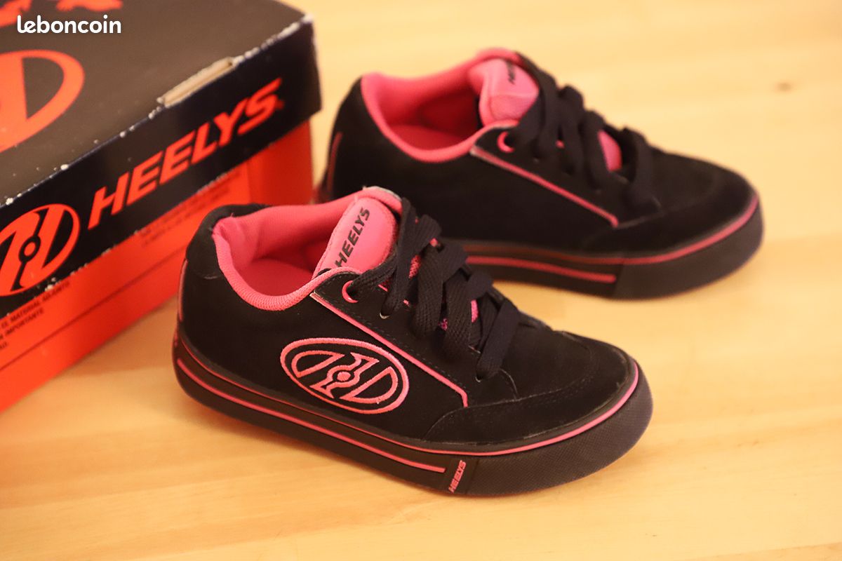 Heelys - Chaussures à roulettes avec boîte - T 30 (image 1)