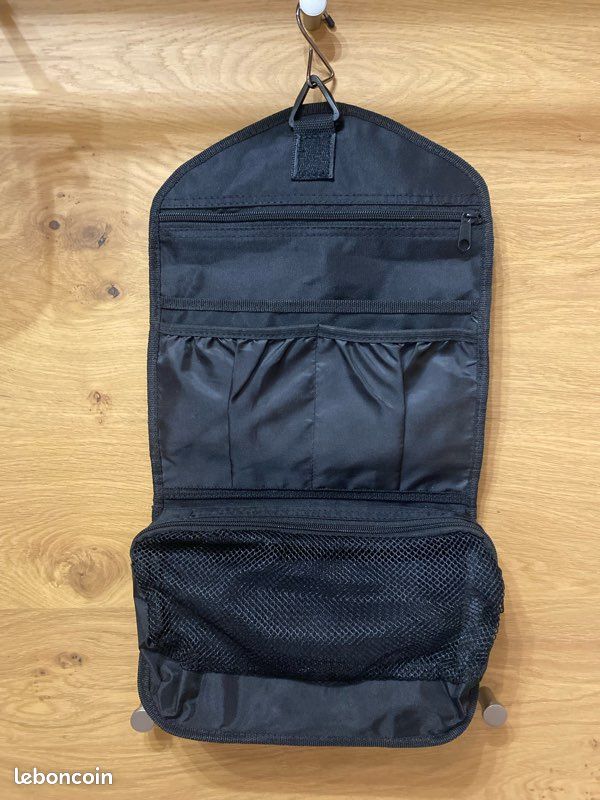 Belle trousse de toilette pliable et à suspendre noire (image 3)