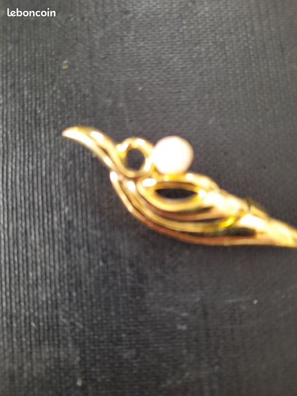 Broche métal doré avec perle (image 2)