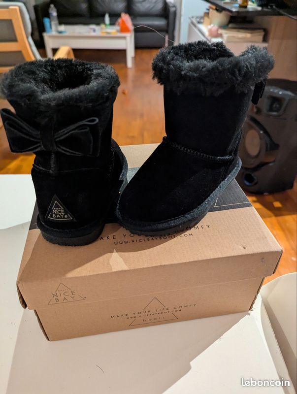 Bottes fourrées cuir noir avec noeud Nice Bay taille 28 Chaussures