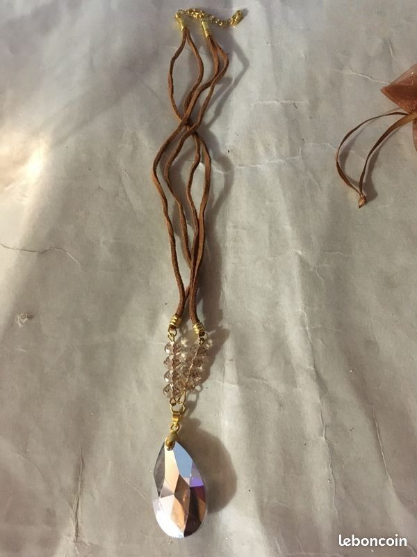 Pendentif Vintage Goutte Strass Sur Métal Argenté - Bijou Rétro élégant