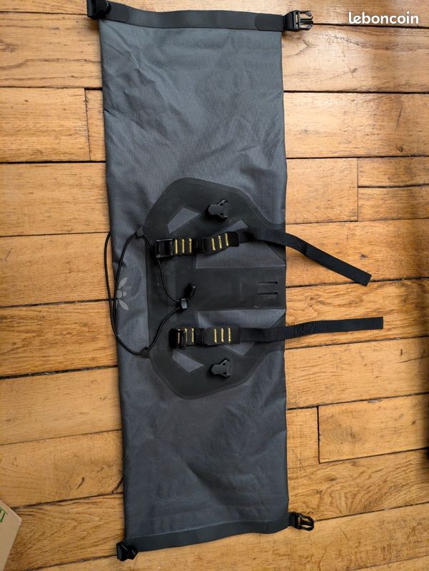 Apidura Expedition Handlebar Pack (9L) (image 8)
