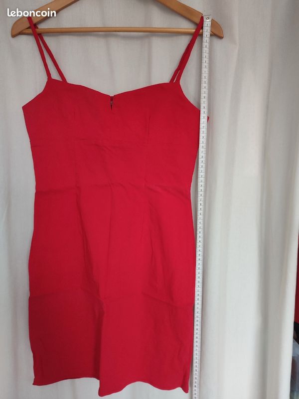 Robe courte rouge (image 1)