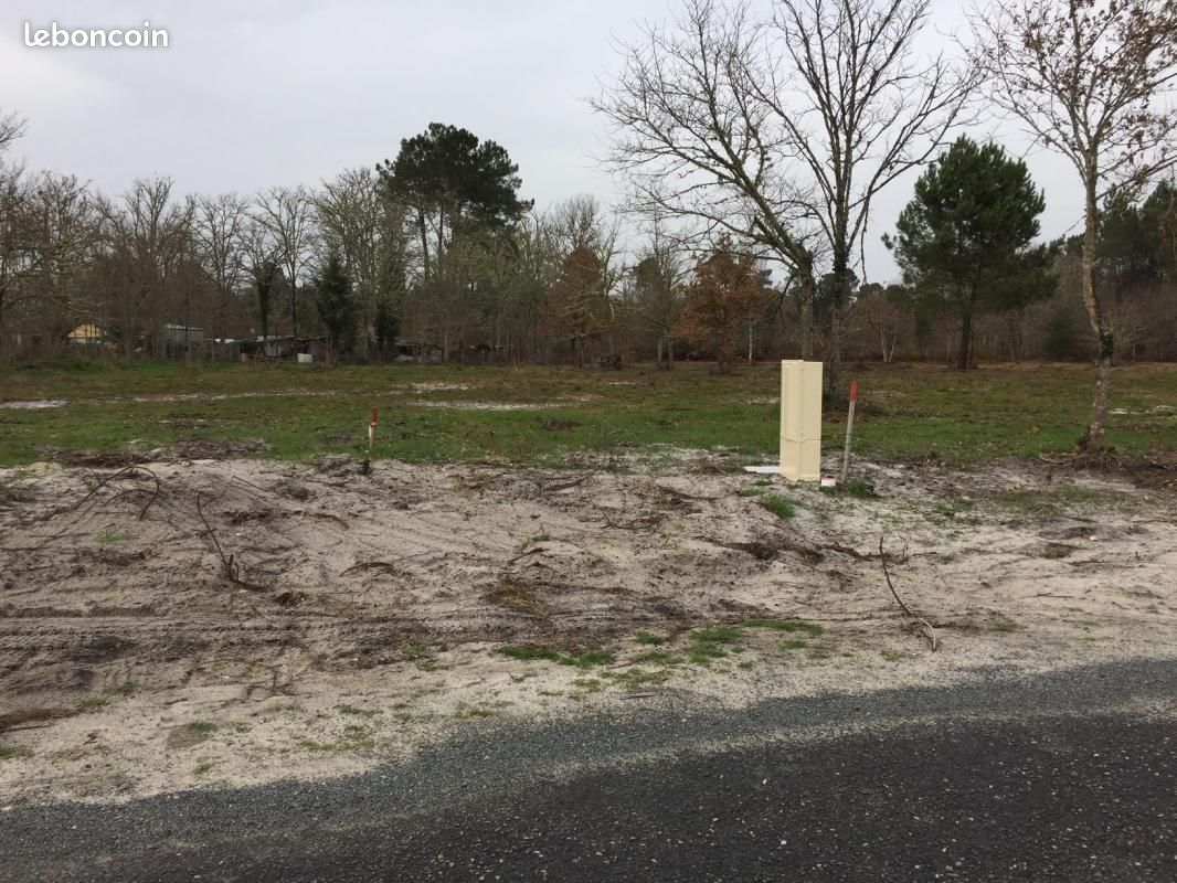 Terrain 900 m² Auros · 77 000 €