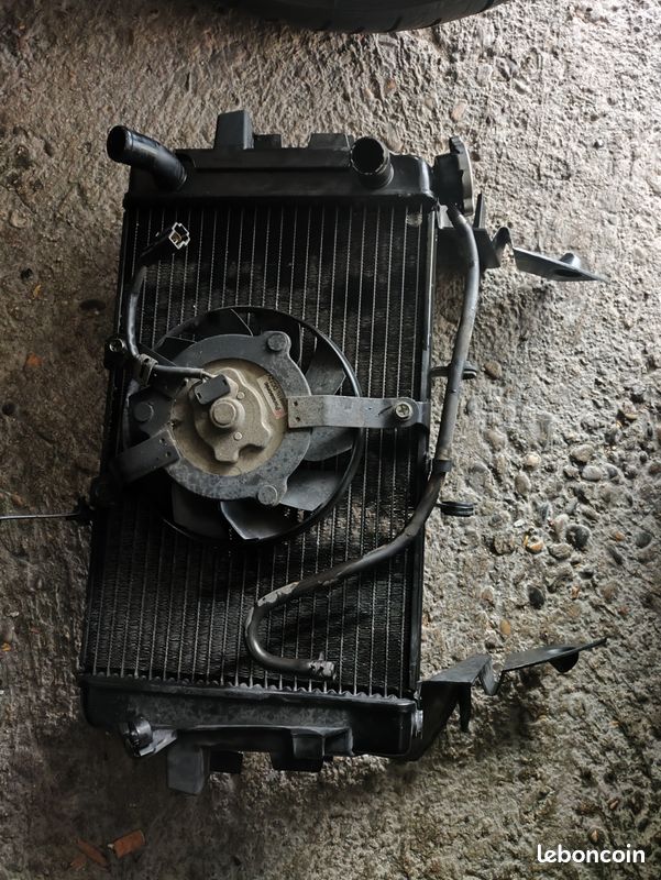 Radiateur + ventilateur Triumph tiger 800 (image 2)