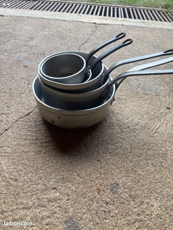 Lot de casseroles anciennes (image 1)