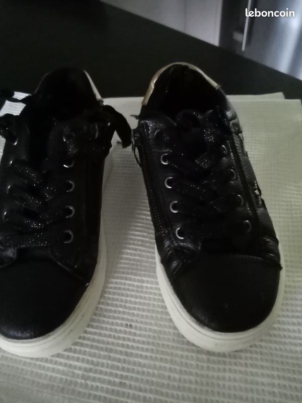 Paire de baskets enfant noir (pointure 29) Pointure 29 · Bon état (image 4)