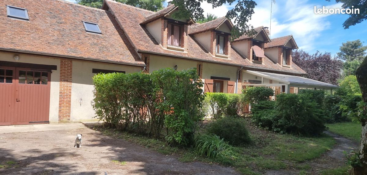 Maison 5 pièces 200 m² · à Charny Orée de Puisaye · 200 m² · 230 000 €