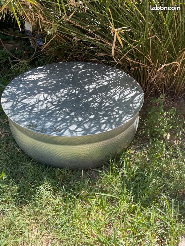 Table basse aluminium martelé argent (image 1)
