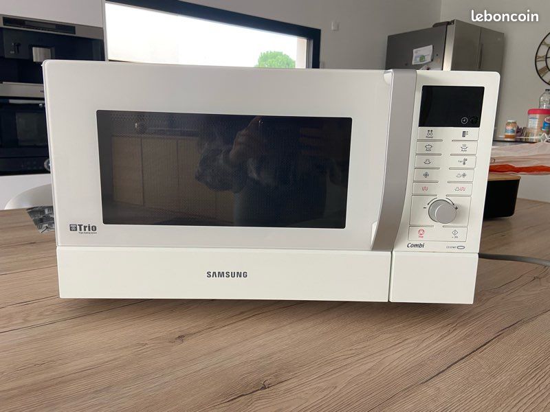 Four Micro-ondes SAMSUNG (image 1)